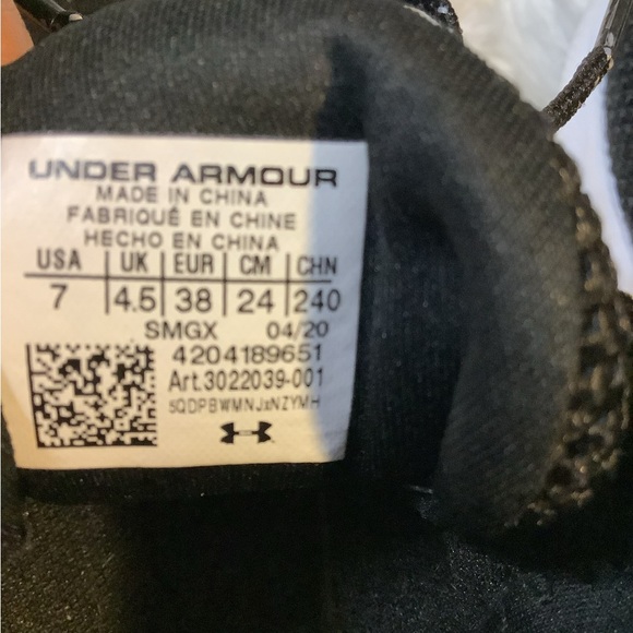 Gently worn black and silver Under Armour - Picture 5 of 7